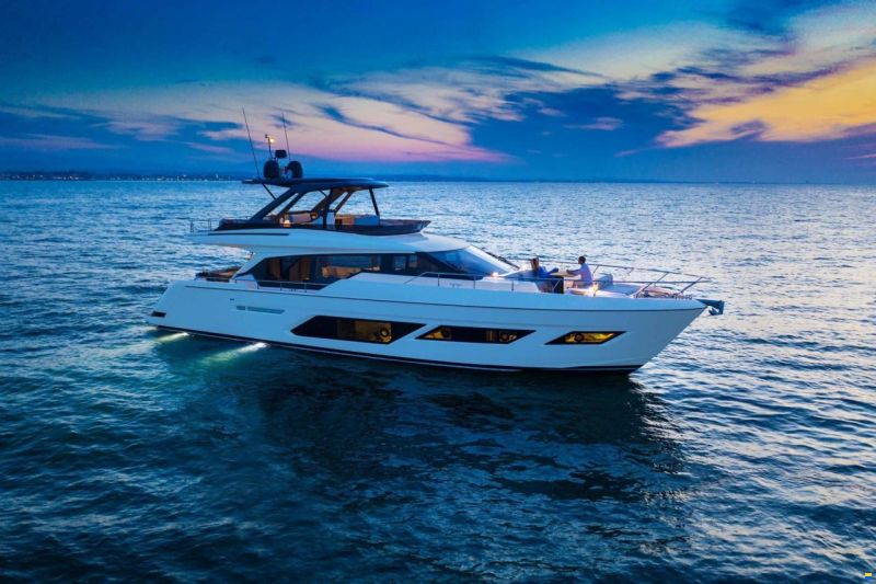 Ferretti 720