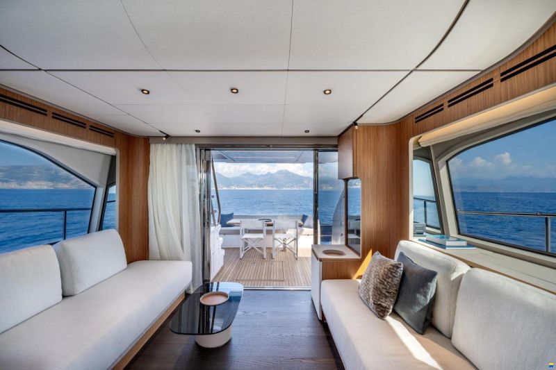Ferretti 670