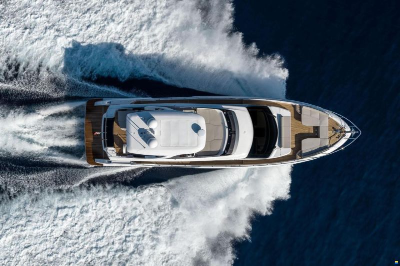 Ferretti 670