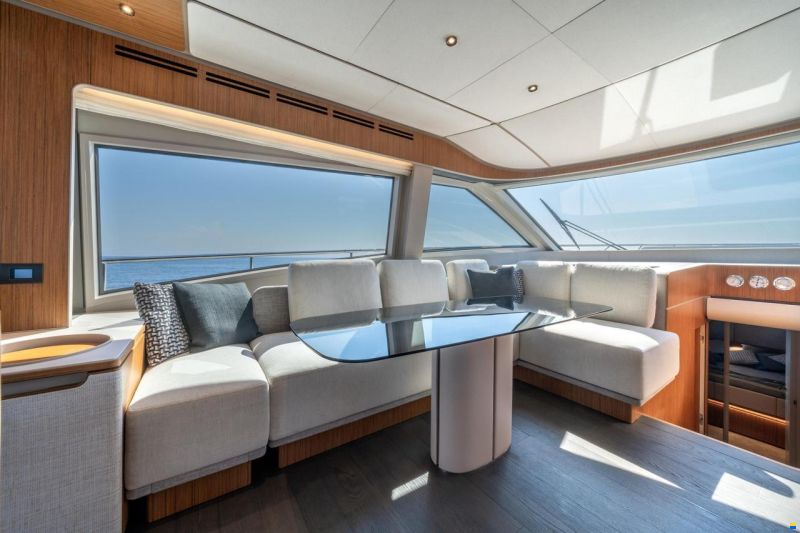 Ferretti 670