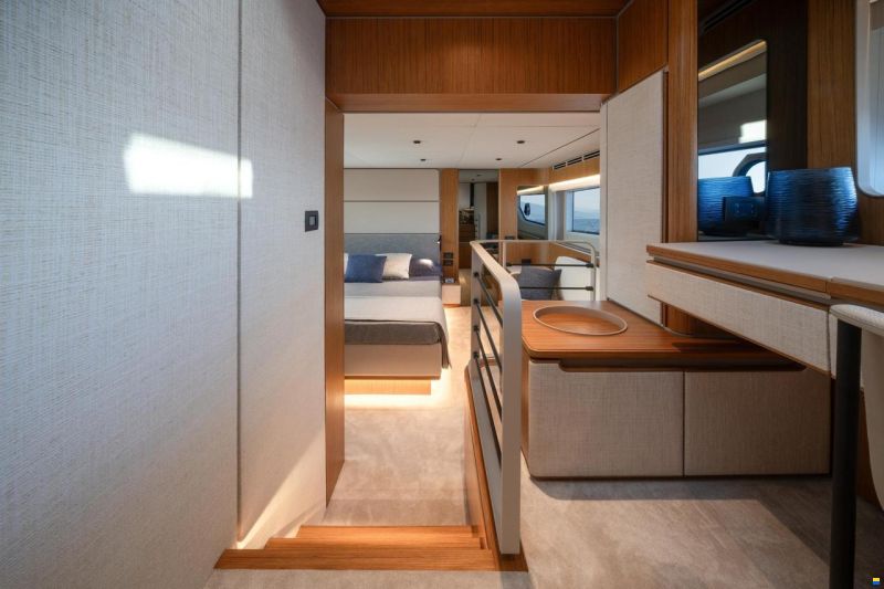 Ferretti 670