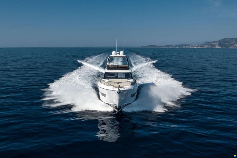 Ferretti 670