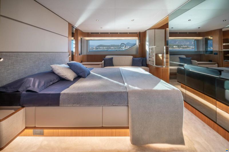 Ferretti 670