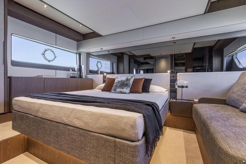 Ferretti 580