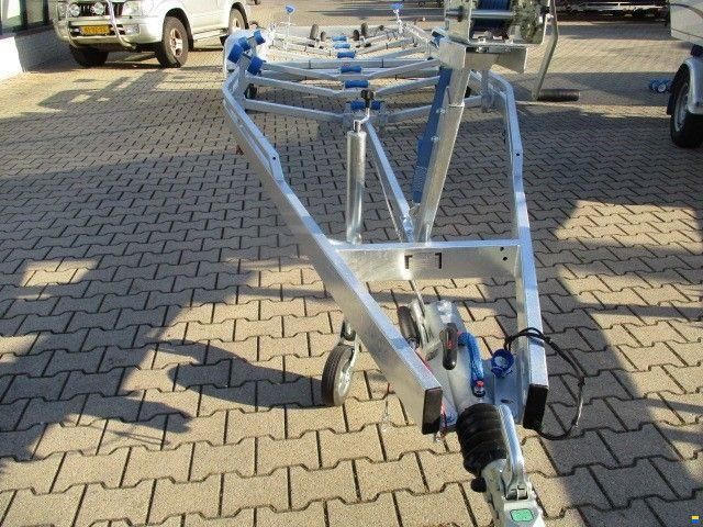 3500 kg