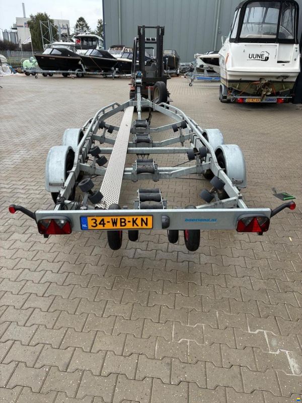 2700 kg trailering
