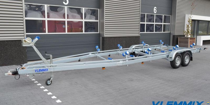 2700kg