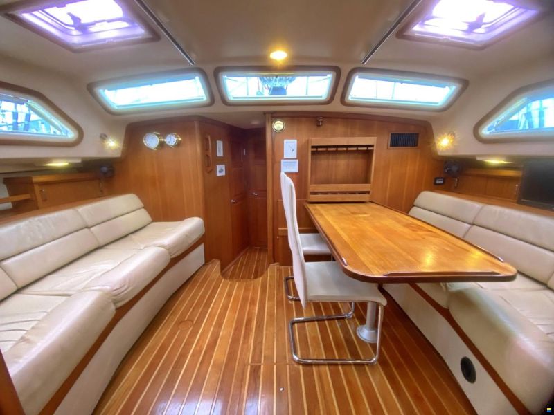 Island Packet 485