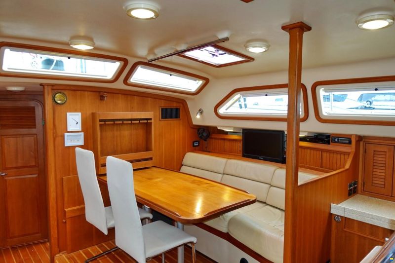 Island Packet 485