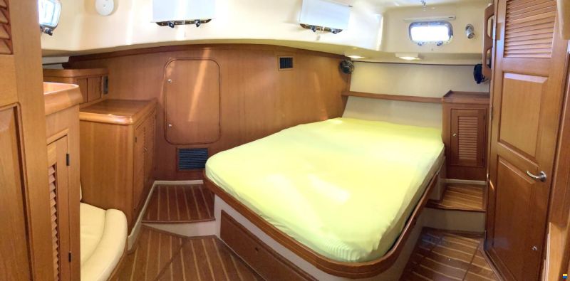Island Packet 485