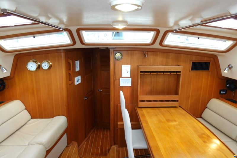 Island Packet 485