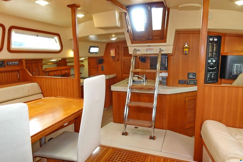 Island Packet 485