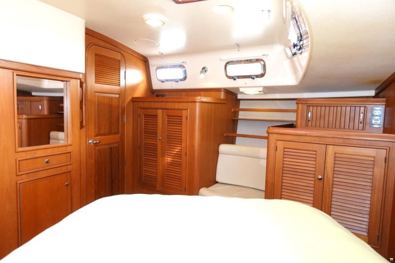 Island Packet 485