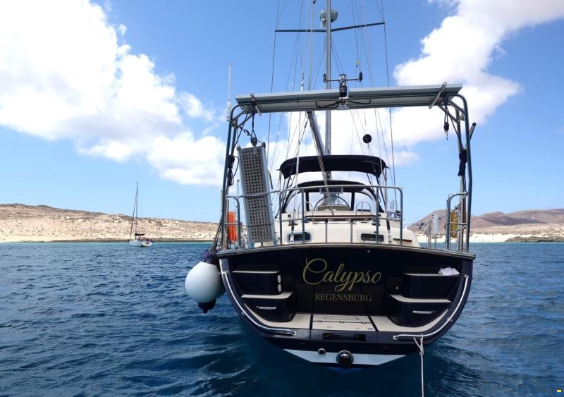 Island Packet 485