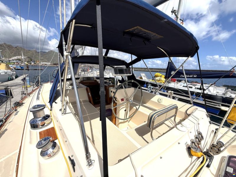 Island Packet 485