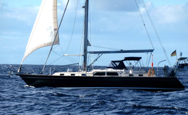 Island Packet 485