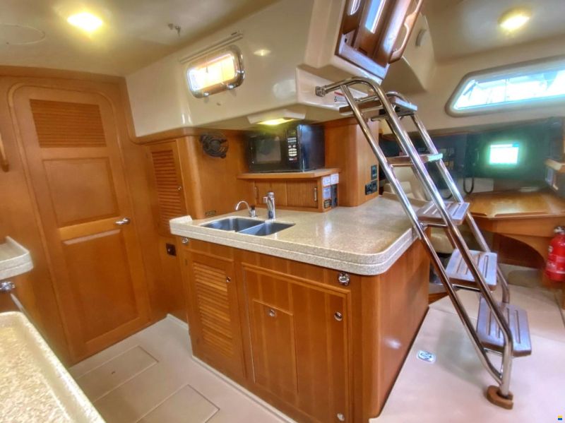 Island Packet 485