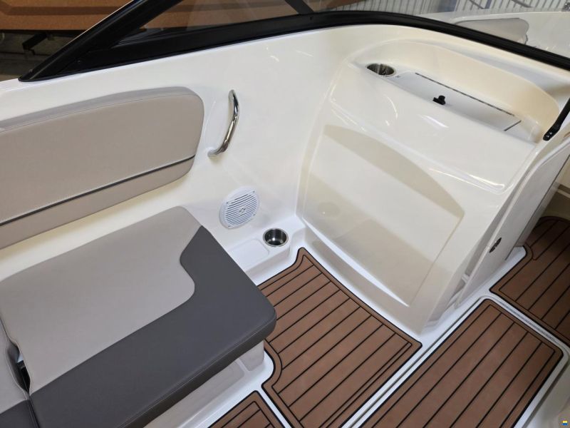 Bayliner VR4 Outboard