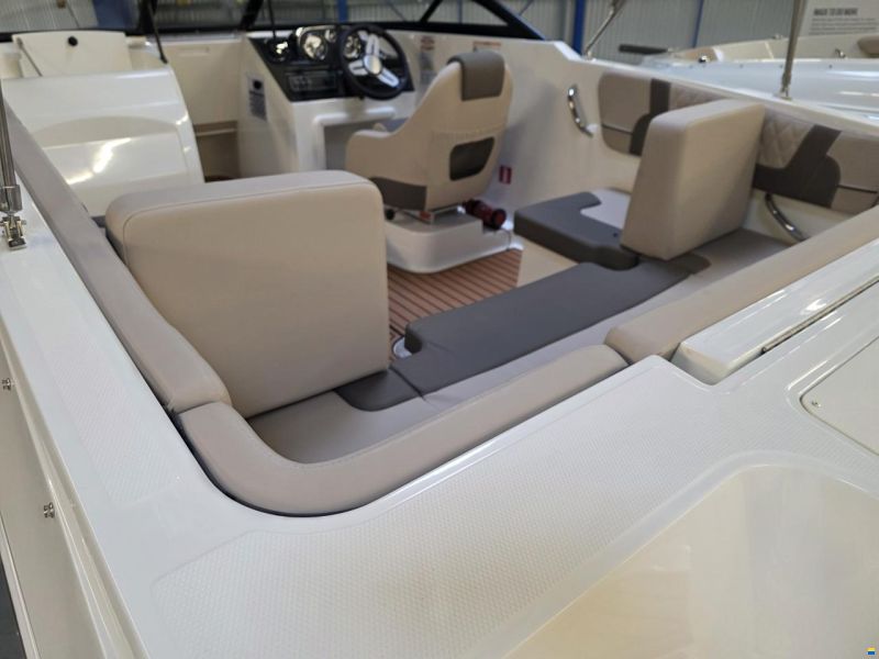 Bayliner VR4 Outboard