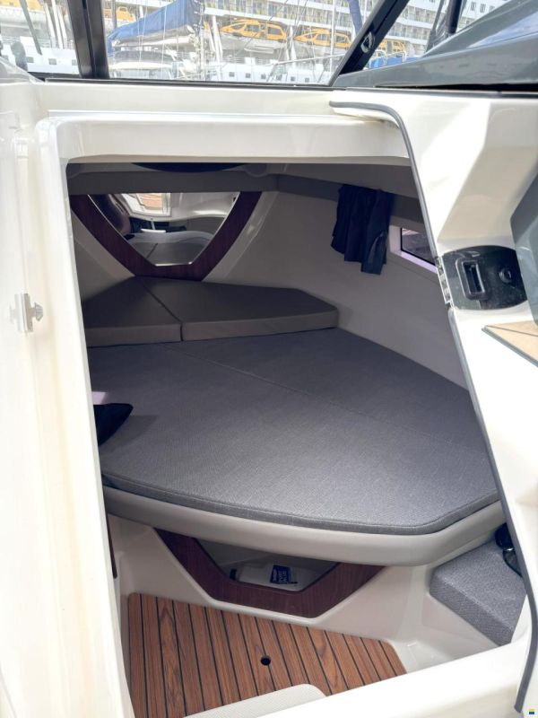 Quicksilver Activ 805 cruiser