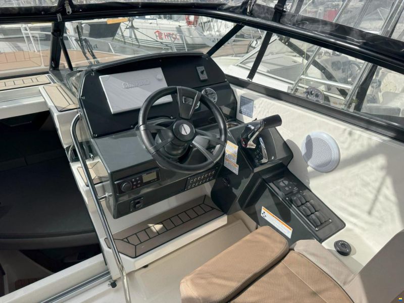 Quicksilver Activ 805 cruiser