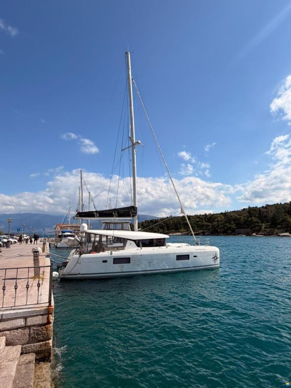 Lagoon 42