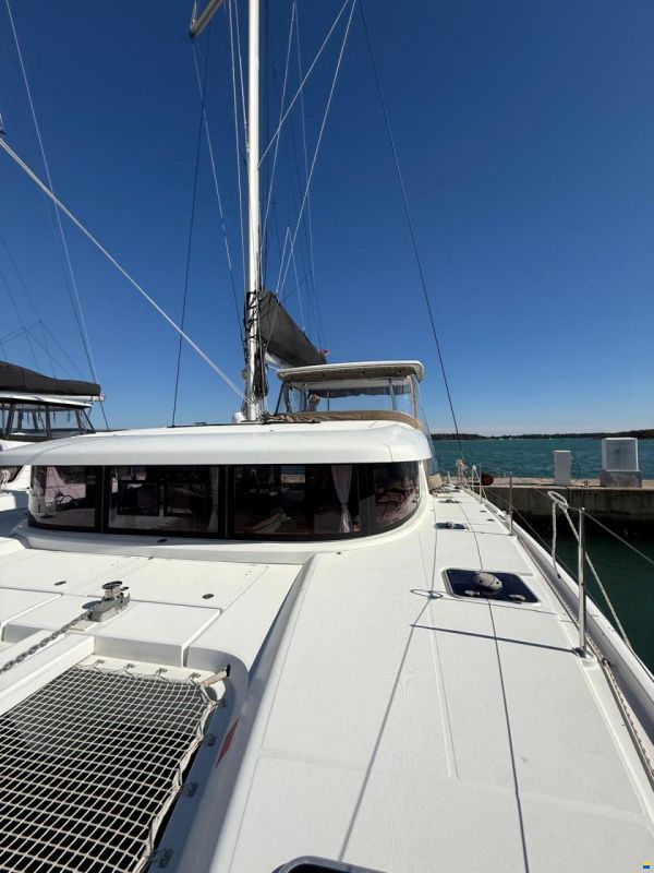Lagoon 42