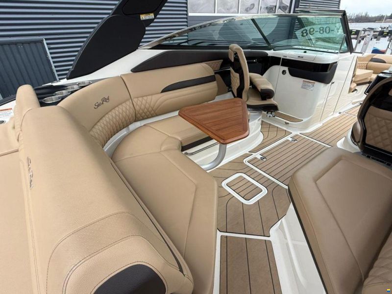 Sea Ray SLX 260