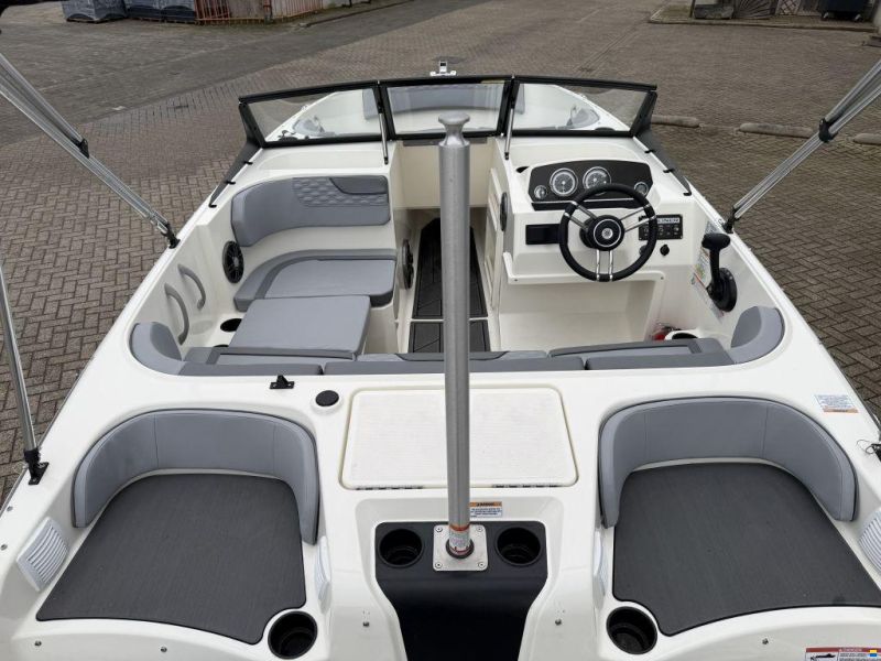 Bayliner Element M17