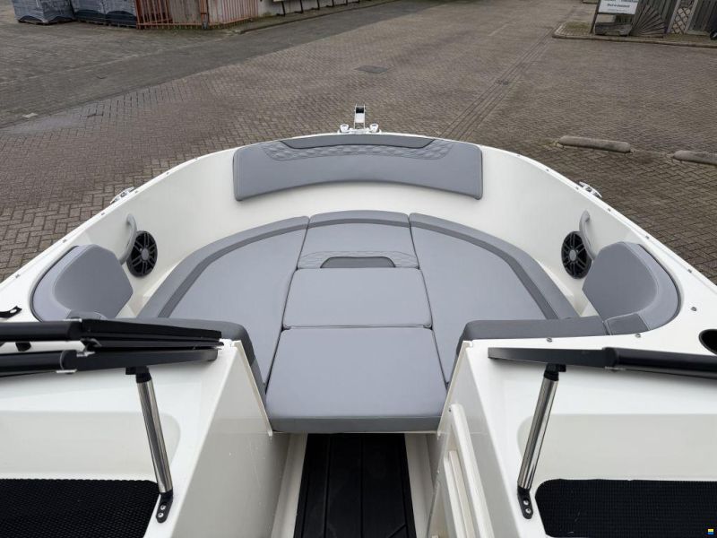 Bayliner Element M17