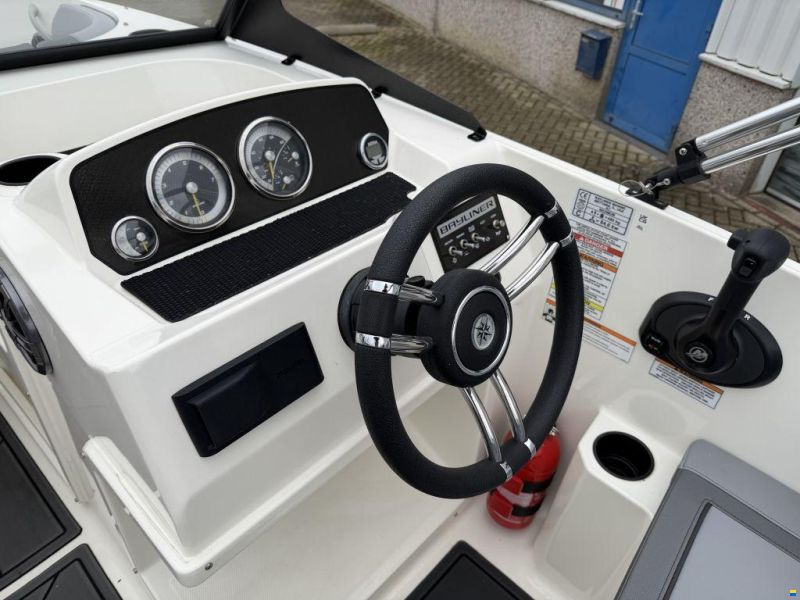 Bayliner Element M17