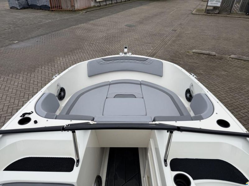 Bayliner Element M17