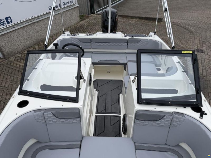 Bayliner Element M17