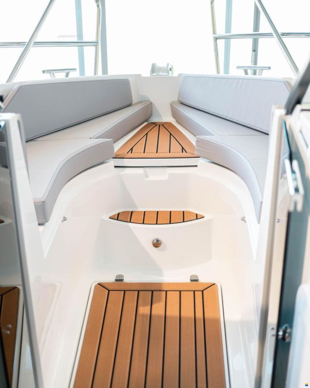 Coaster 600 Bow Rider