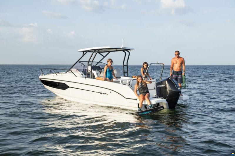 Beneteau Flyer 8 Sundeck V2
