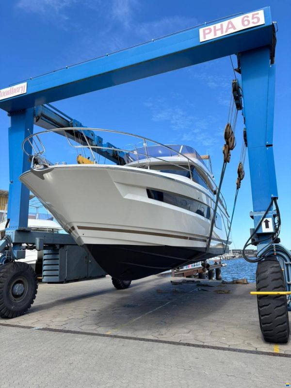 Prestige 450 Fly