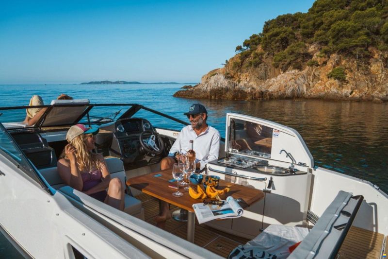 Quicksilver ACTIV 755 CRUISER