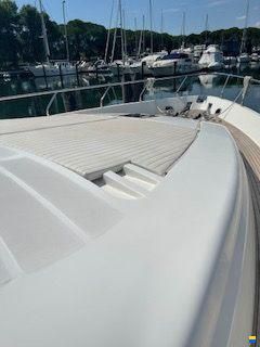 Ferretti 681