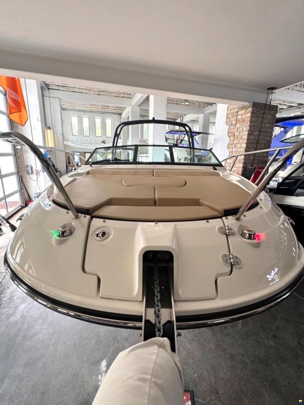 Sea Ray 230 SUNSPORT
