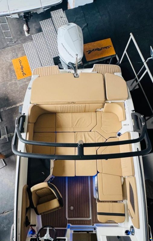 Sea Ray 230 SUNSPORT