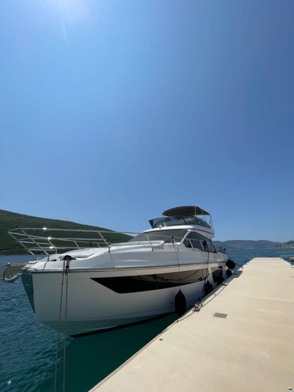 Azimut 53