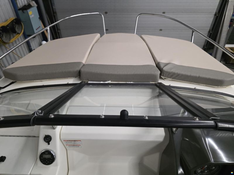 Bayliner VR5 cuddy