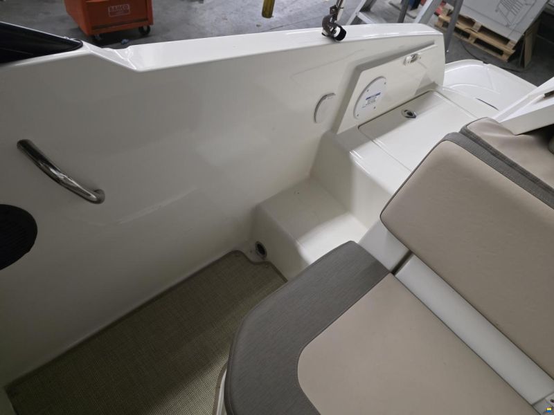 Bayliner VR5 cuddy