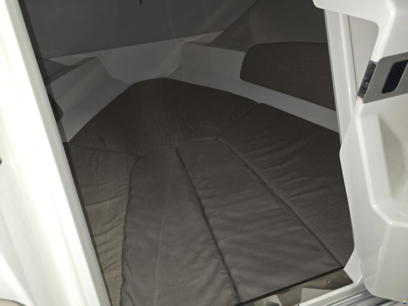Bayliner VR5 cuddy