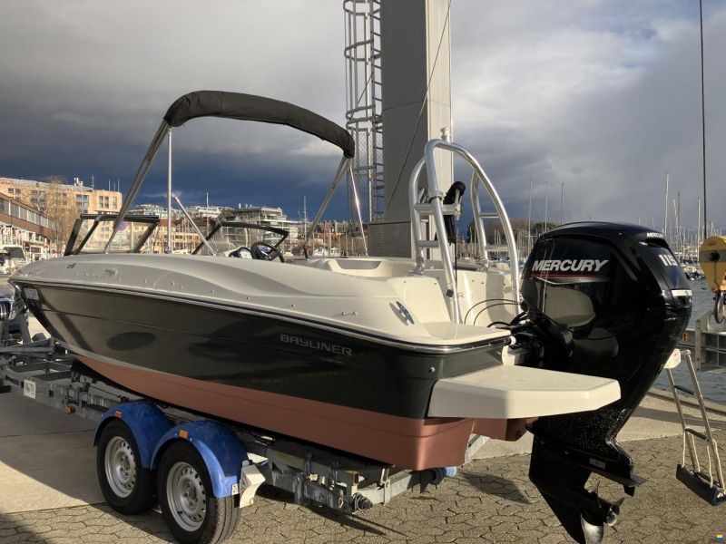 Bayliner E18 NOIR