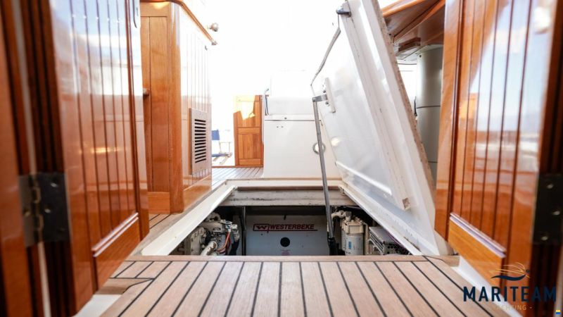 Grand Banks Eastbay 38 HX