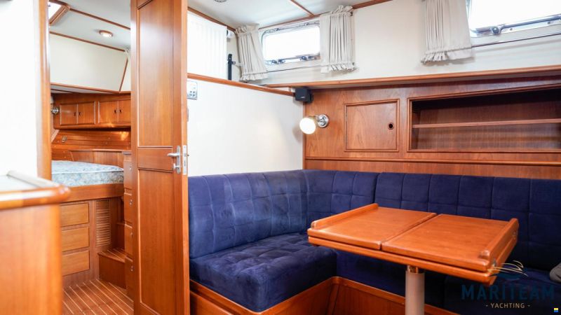 Grand Banks Eastbay 38 HX