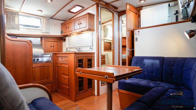 Grand Banks Eastbay 38 HX