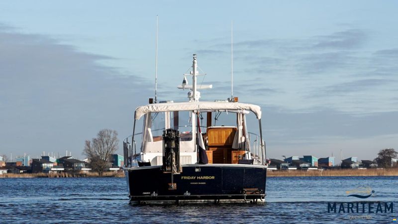 Grand Banks Eastbay 38 HX