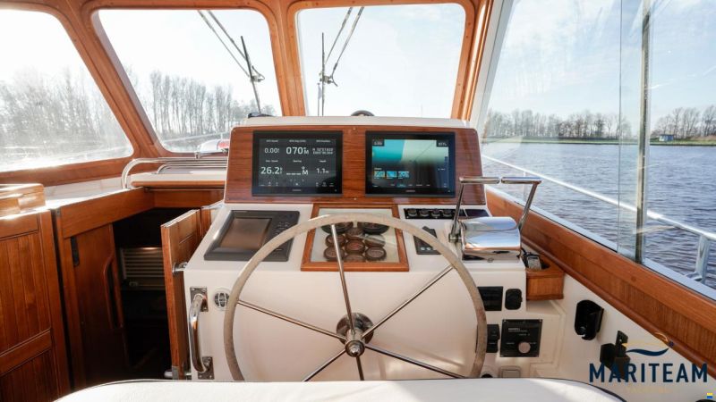 Grand Banks Eastbay 38 HX